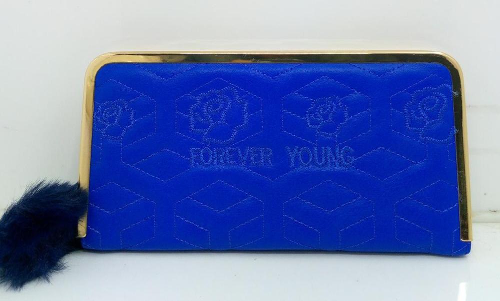 Women leather textured casual clutch
