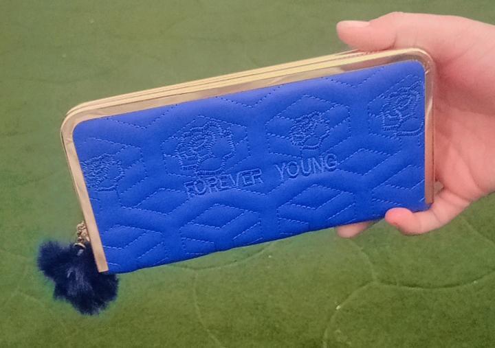 Women leather textured casual clutch